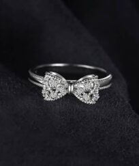Bague en forme de nœud papillon